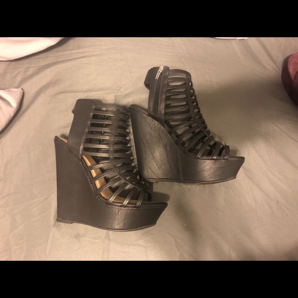 New black wedges